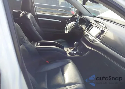 2018 Toyota Highlander Xle z USA, uszkodzony, nr VIN 5TDJZRFH5JS554046